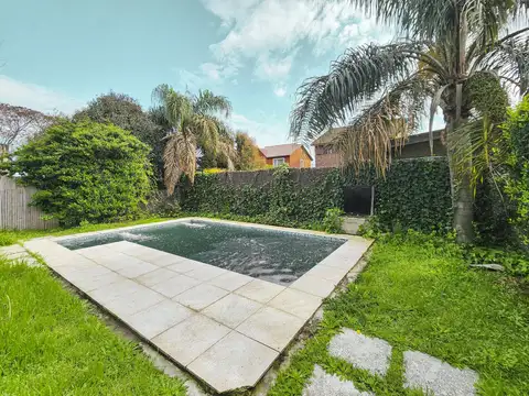 Casa 4 ambientes con 2 baños