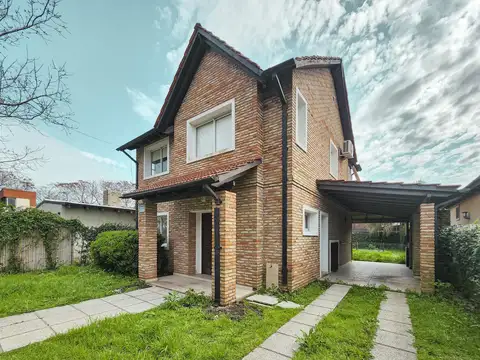 Casa en Venta con 2 cocheras