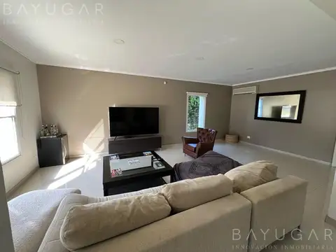 Casa 6 ambientes con 3 baños