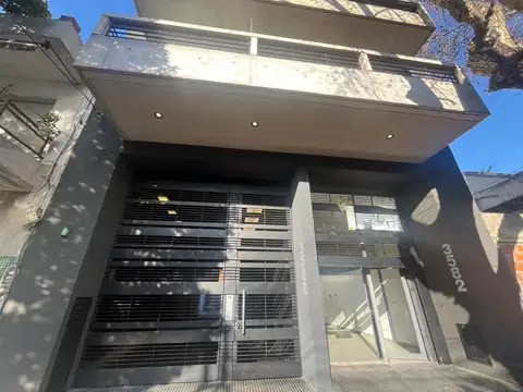 Alquiler, Luminoso y Amplio Local a Estrenar Doble Altura