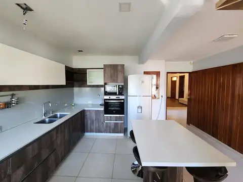 Casa en Alquiler con 1 cochera