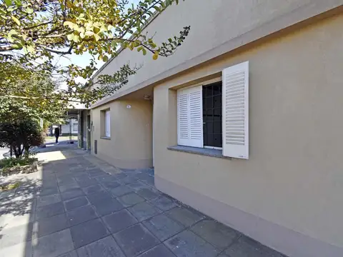 Casa 5 ambientes con 1 baño