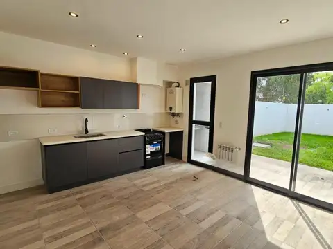Depto Tipo Casa en Venta en Los Pinares, USD 129.000