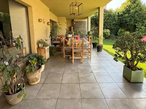 Casa 6 ambientes con 3 baños