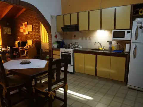Casa 5 ambientes con 2 baños