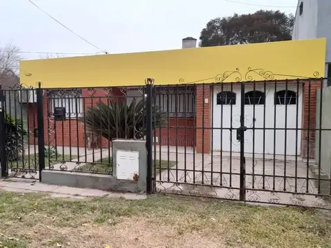 VENTA CASA SANTO TOME,SANTA FE con patio y cochera