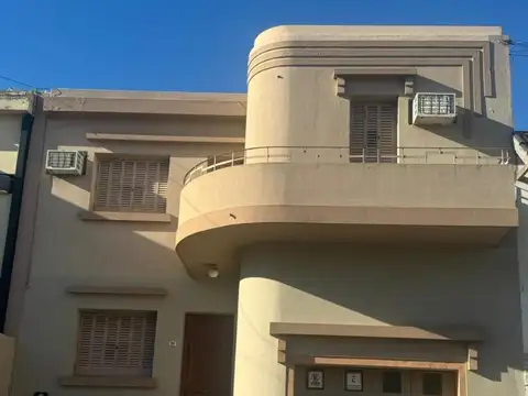 HERMOSA CASA EN EL CENTRO DE PARANÁ