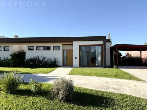 Casa 5 ambientes con 4 baños