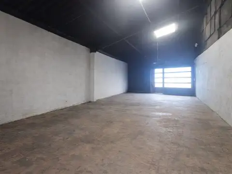 Depósito de 3 plantas en Pompeya