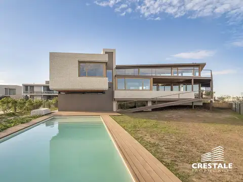 Venta / Permuta - Casa 3 dormitorios con vistas al lago - Vida Barrio Cerrado, Funes.