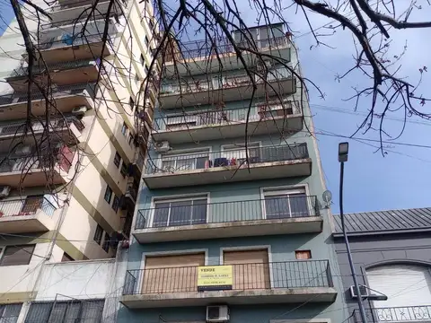 Departamento 3 ambientes c/dep. a mts estación Liniers
