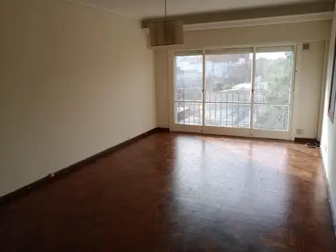 Departamento 3 ambientes c/dep. a mts estación Liniers