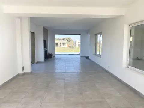 Casa 5 ambientes con 4 baños
