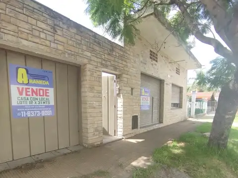 AMPLIA CASA CON LOCAL A METROS DE AVENIDA PERÓN