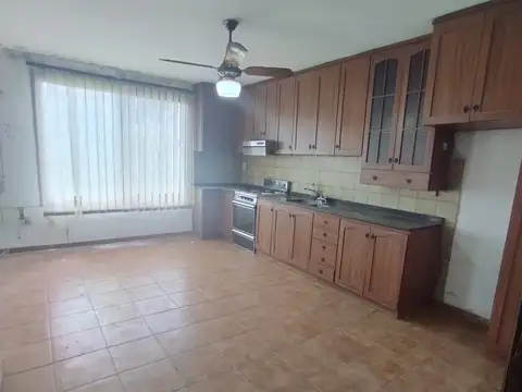 Casa 4 ambientes con 1 baño