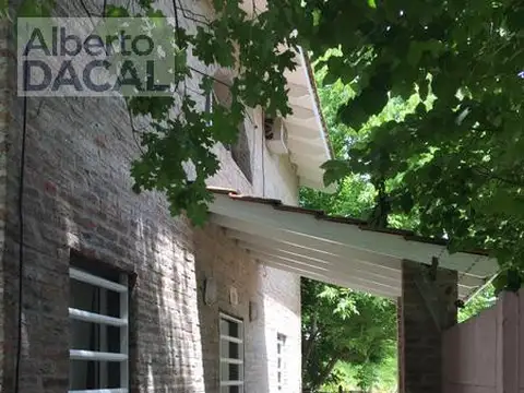 Casa en Venta con 2 cocheras