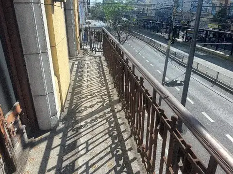 Avenida Rivadavia 7100, Piso 1