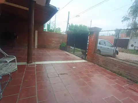 Casa 3 ambientes con 2 baños