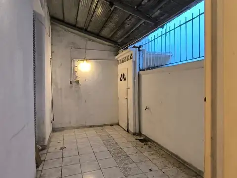 PH EN VENTA SIN EXPENSAS, A REFACCIONAR, CON PATIO – IDEAL INVERSOR – VILLA GENE