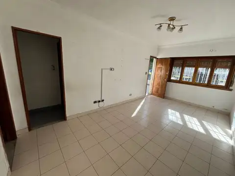 Casa 3 ambientes con 1 baño