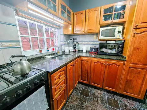 VENTA CASA 4 AMBIENTES ISIDRO CASANOVA