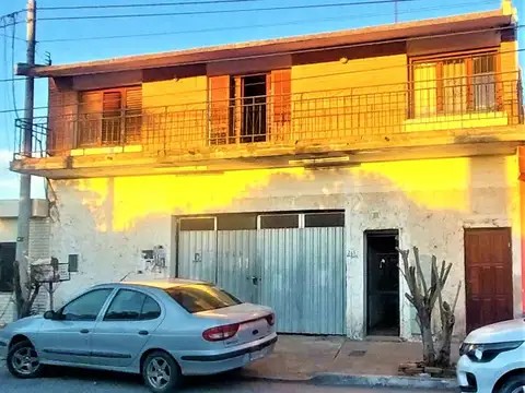 Avenida Hipólito Yrigoyen 300