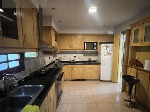 Casa en Venta con 4 cocheras