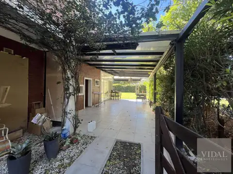 Casa 6 ambientes con 4 baños