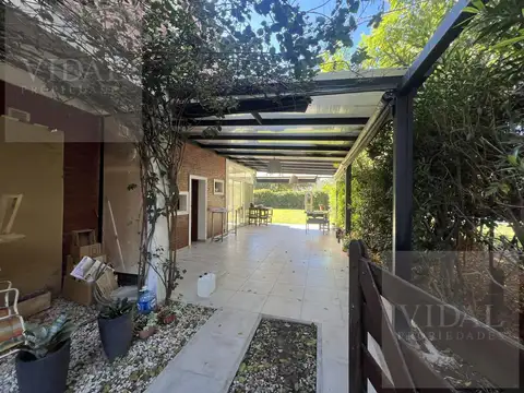 Casa 6 ambientes con 4 baños