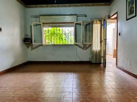 VENTA Casa 3 Dormitorios Liniers lote 242m2 apto c