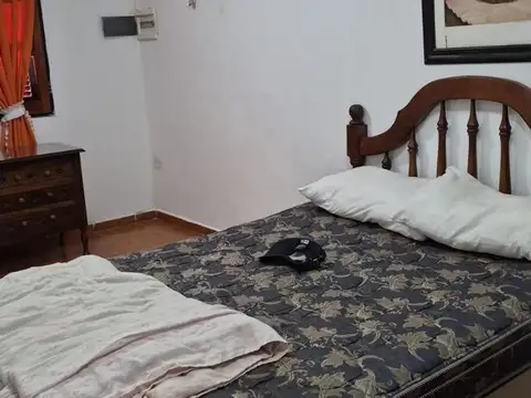 VENDE CASA DOS PISOS CON PILETA PERLA DEL LAGO