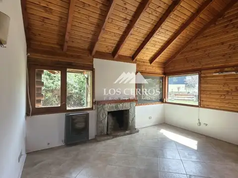 Casa 4 ambientes con 2 baños