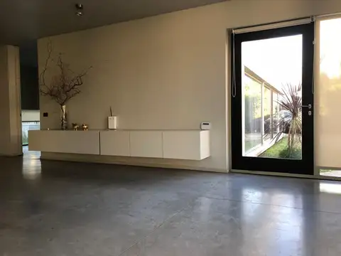 Casa en Alquiler con 1 cochera