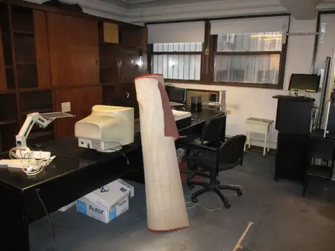 PISO - FRENTE A LA BOLSA DE COMERCIO