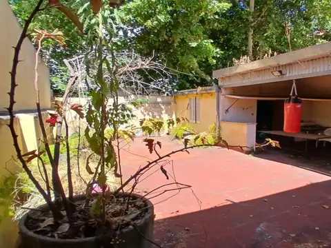 Casa 5 ambientes con 1 baño