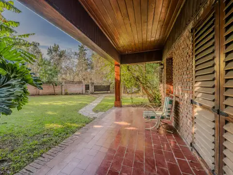 Casa en Venta con 4 cocheras