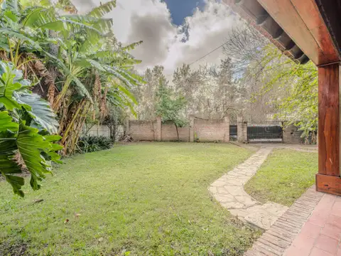 Casa 6 ambientes con 4 baños