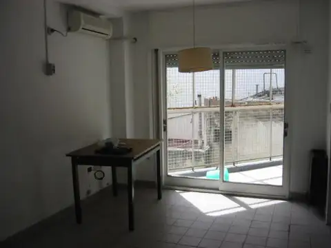 FRENTE - LIVING C/BALCÓN Y SPLIT -  DORMITORIO C/PLACARD