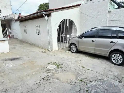Depto Tipo Casa en Alquiler con 1 cocheras