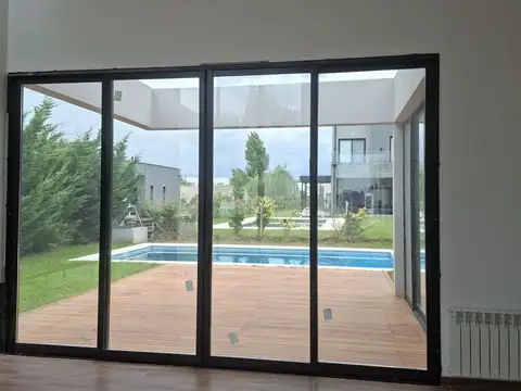 Casa 4 ambientes con 4 baños