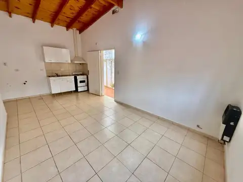 Depto Tipo Casa en Alquiler en Villa Ballester, $ 400.000