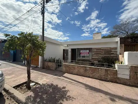 VENTA - CASA TRES DORMITORIOS - BARRIO SAN VICENTE