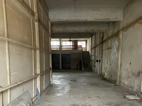 Galpón con salón de exposición 290 m2