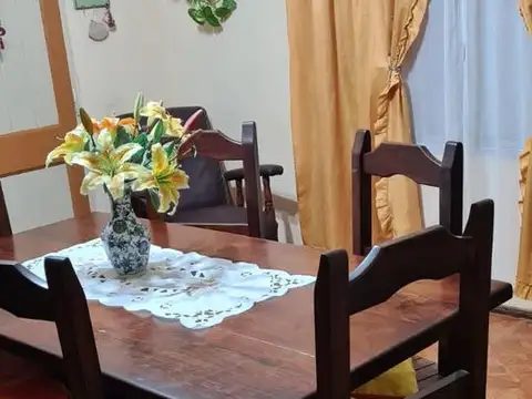 Casa 5 ambientes con 2 baños