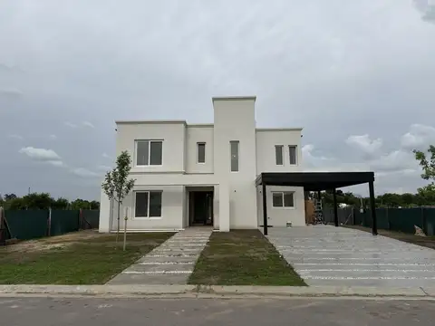 Casa en venta en barrio cerrado Village Joven - Bella Vista