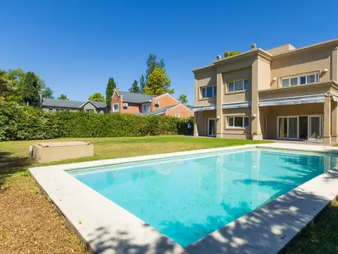 Casa en Venta con 6 cocheras