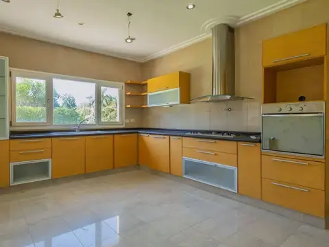 Casa en Venta en Campos De Alvarez, USD 450.000