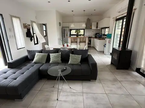 VENTA CASA 3 AMBIENTES MATHEU ESCOBAR