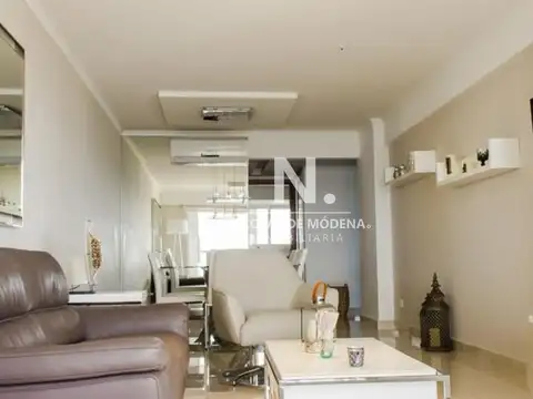 Vende apartamento de 2 dormitorios frente al mar, Miami Boulevard, Punta del Este