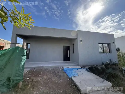 Casa en Venta en Pilar del Este - Santa Lucia, USD 195.000